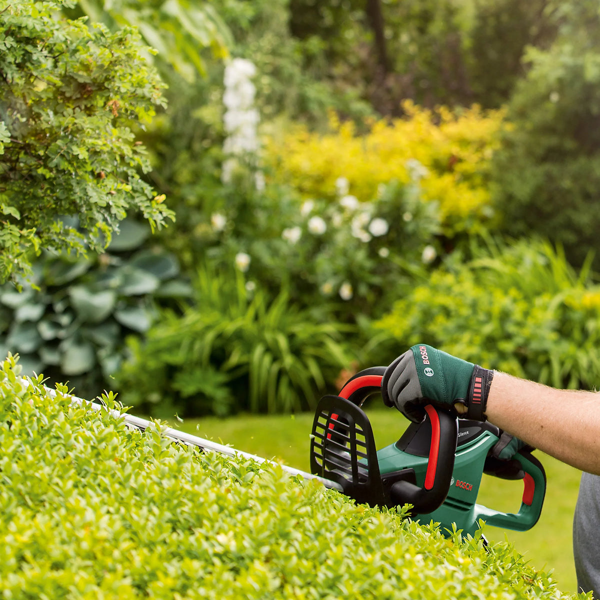 Bosch UniversalHedgeCut Corded 480W Hedge trimmer – 600mm